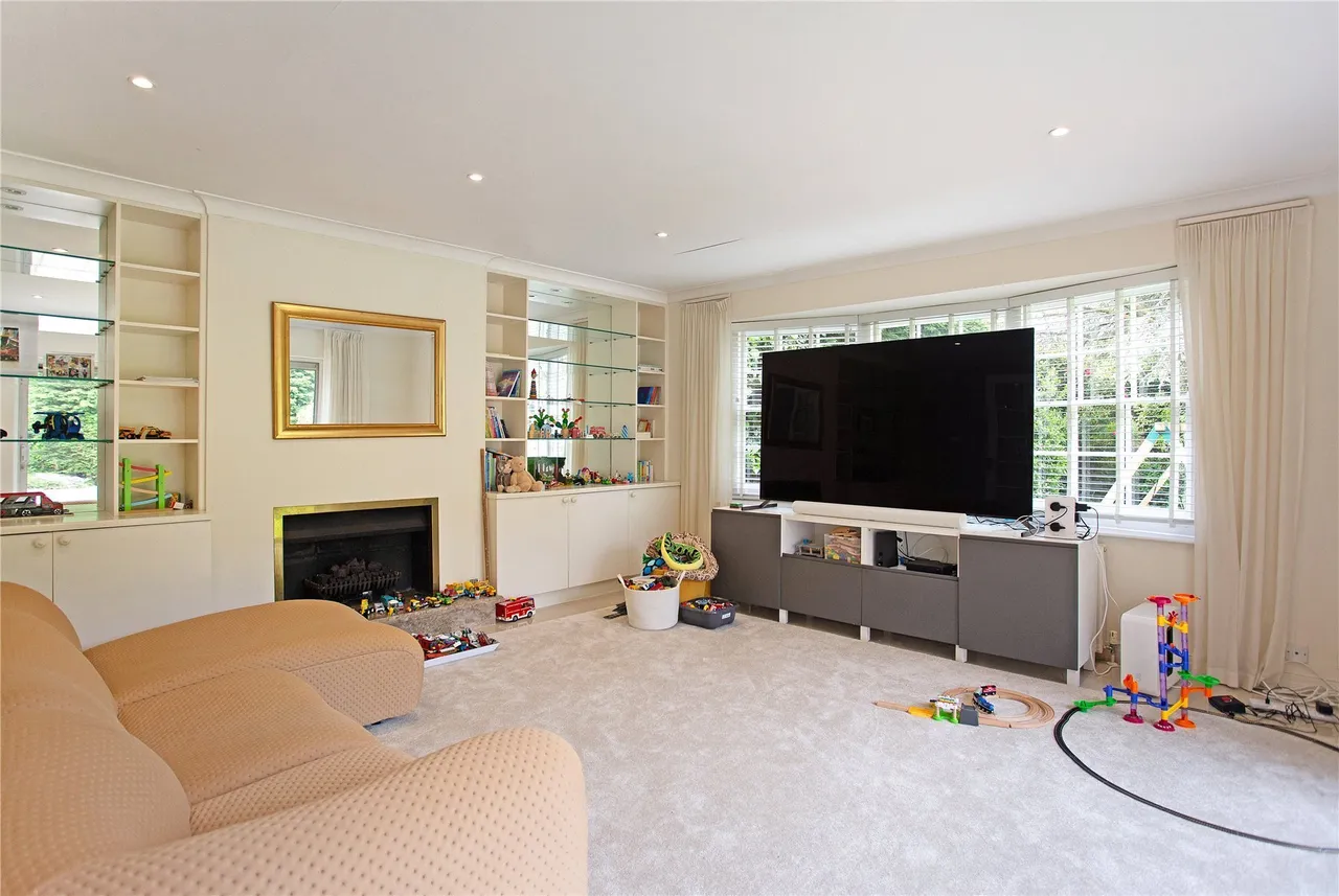 Grenville Close, Cobham, KT11, photo 6