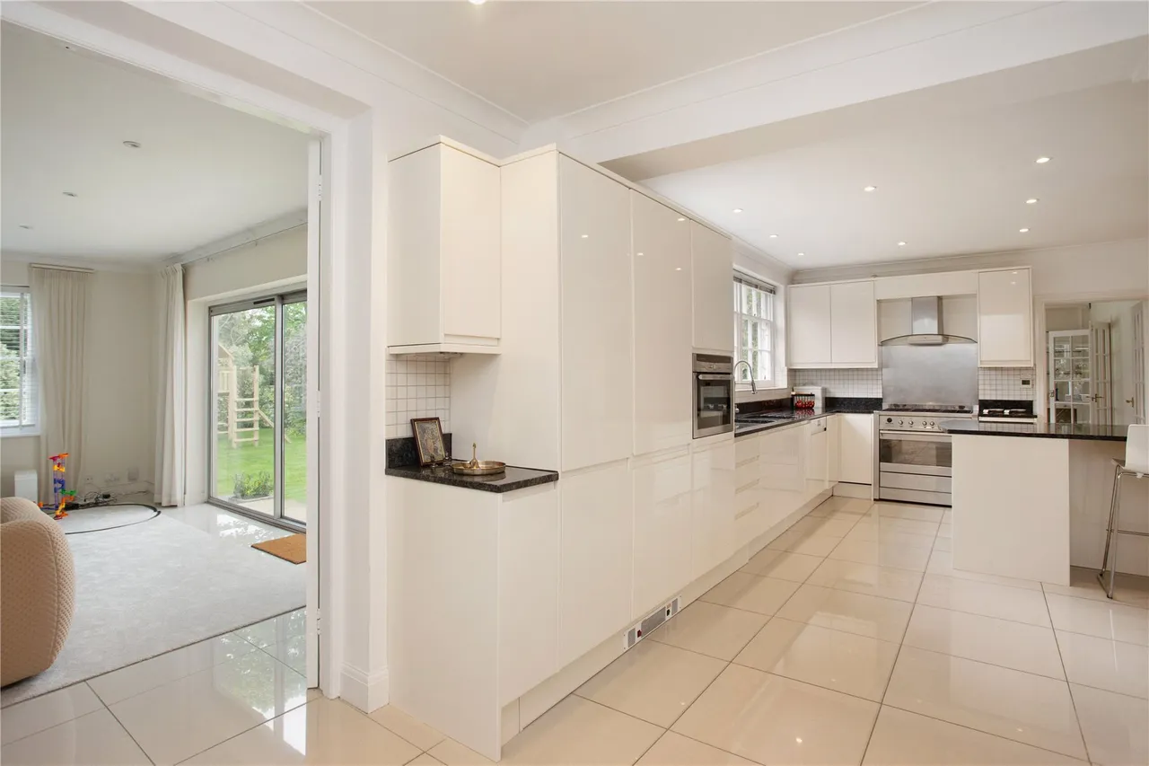 Grenville Close, Cobham, KT11, photo 4
