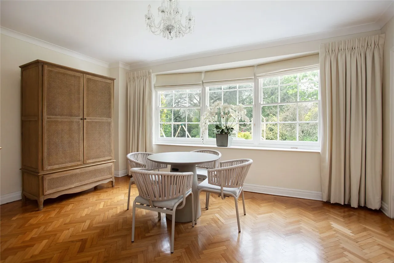 Grenville Close, Cobham, KT11, photo 7