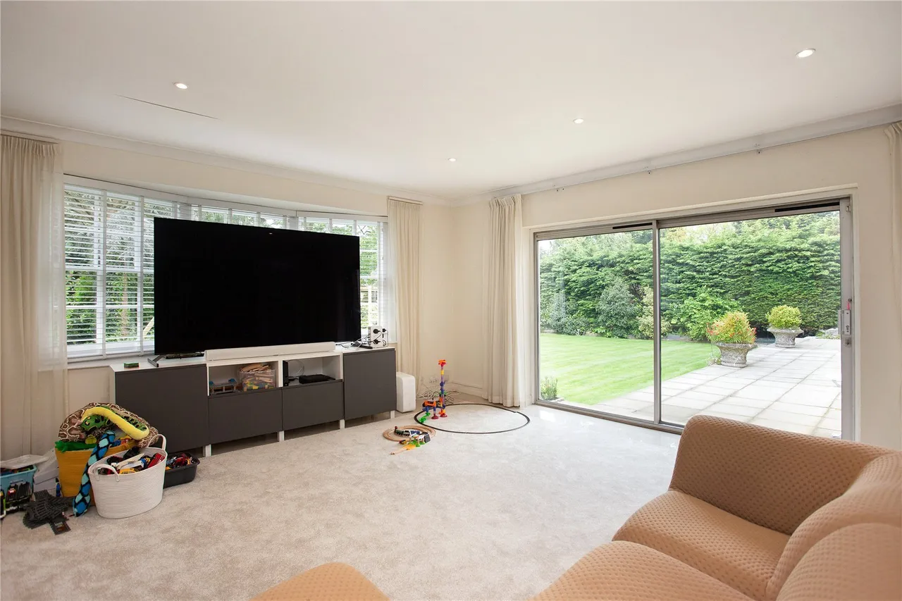 Grenville Close, Cobham, KT11, photo 5