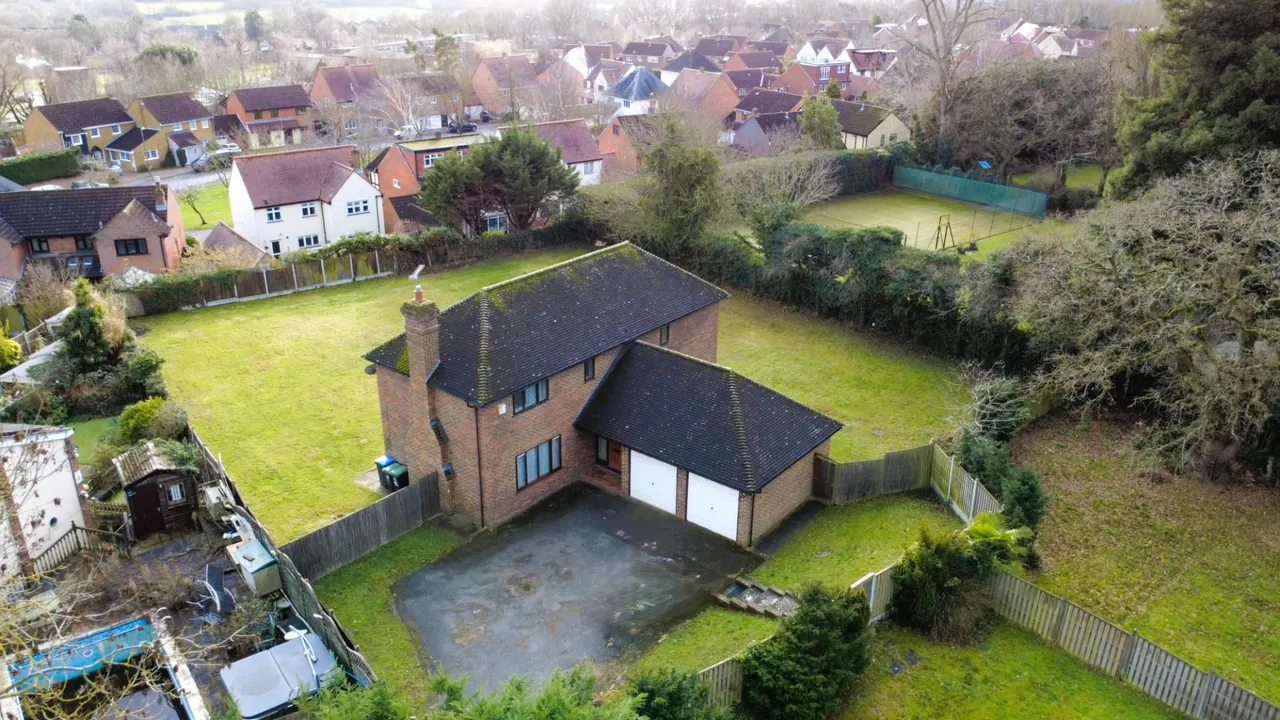 4 bed house to rent, Alderton Close, Loughton, IG10