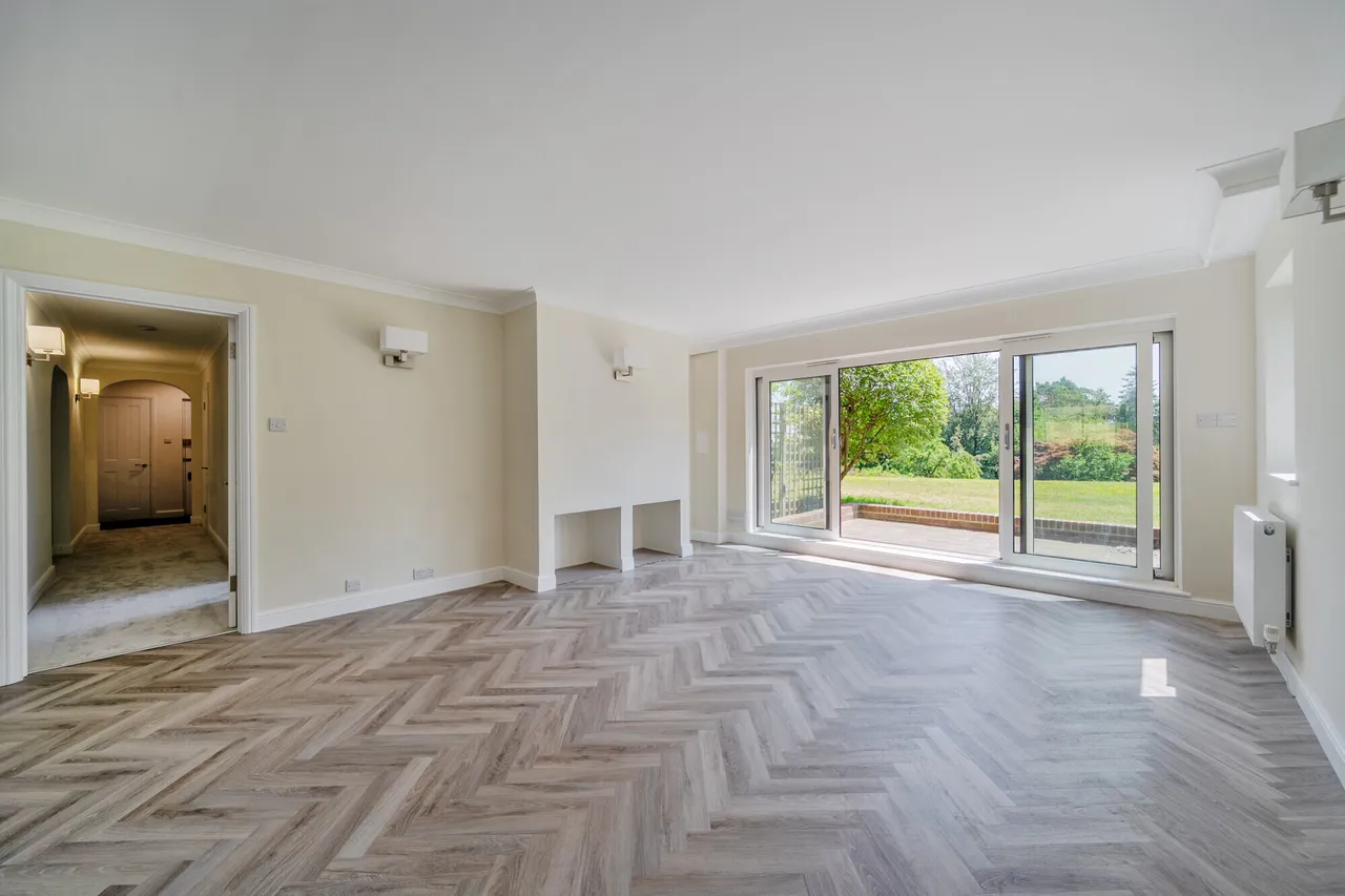 3 bed flat for sale — Lythe Hill Park, Haslemere, GU27