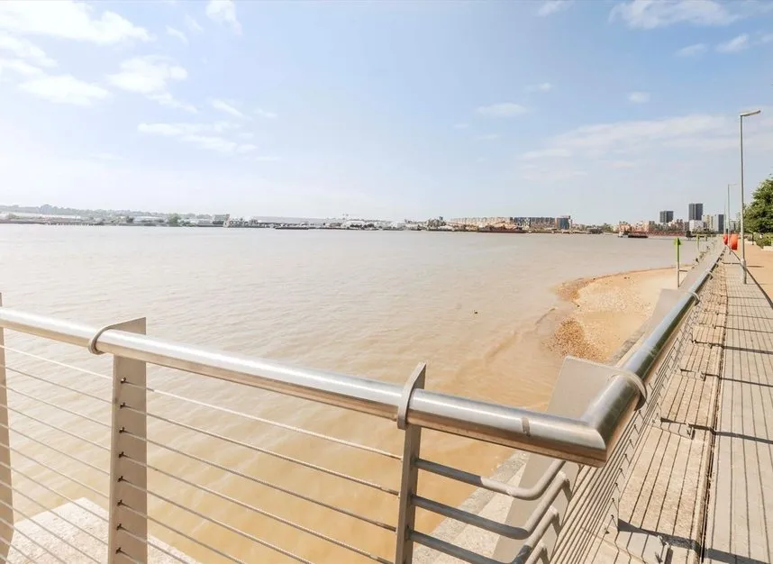 Admiralty Avenue, Royal Wharf, E16, photo 2