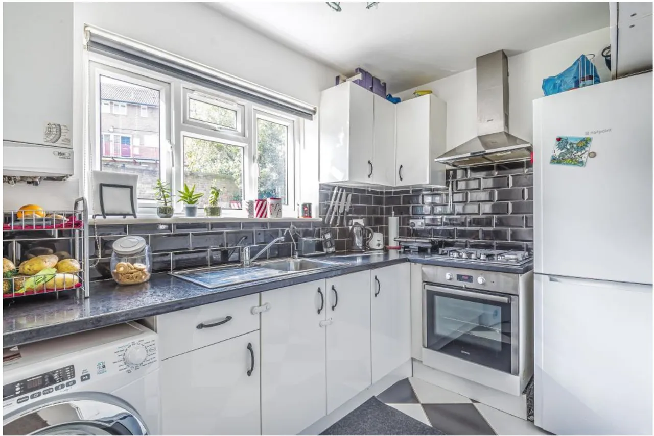 Bounds Green Road, London, N22 8DF, photo 2