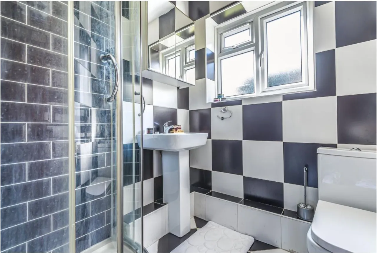 Bounds Green Road, London, N22 8DF, photo 5