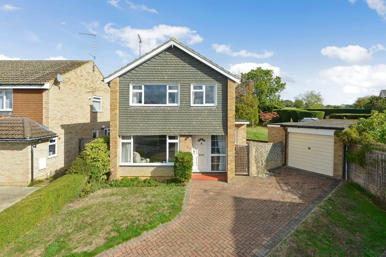 3 bed house for sale, Seltops Close, Cranleigh, GU6