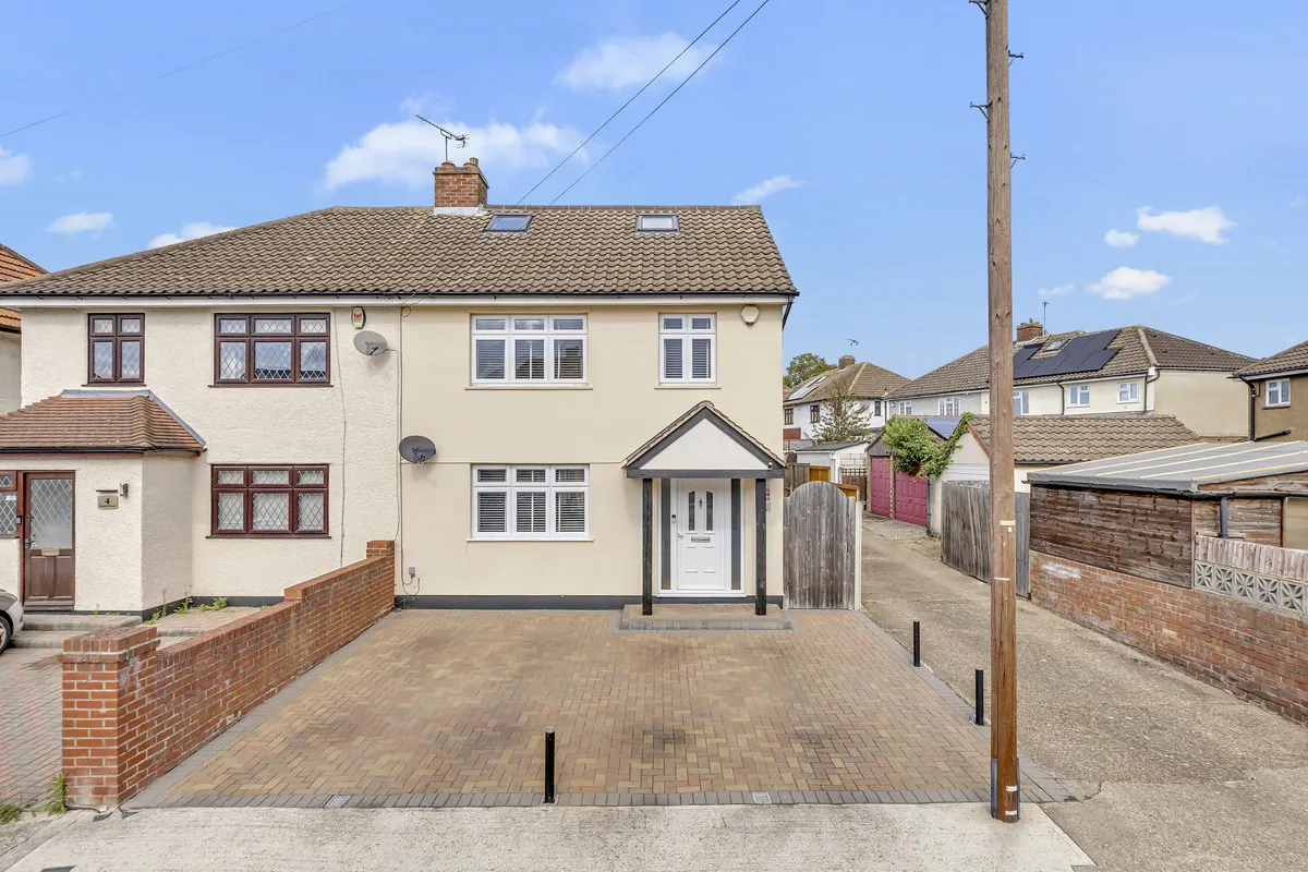 3 bed house for sale — Redriff Road, Romford, RM7 8HD