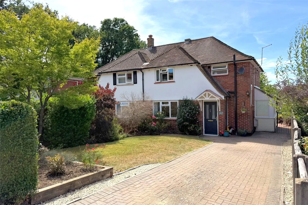 3 bed house for sale — Broadley Green, Windlesham, Surrey, GU20 6AL