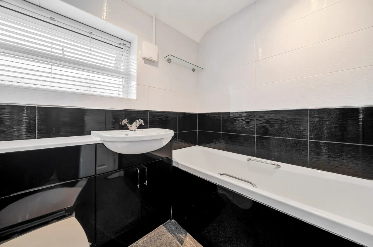 Broadley Green, Windlesham, Surrey, GU20 6AL, photo 9