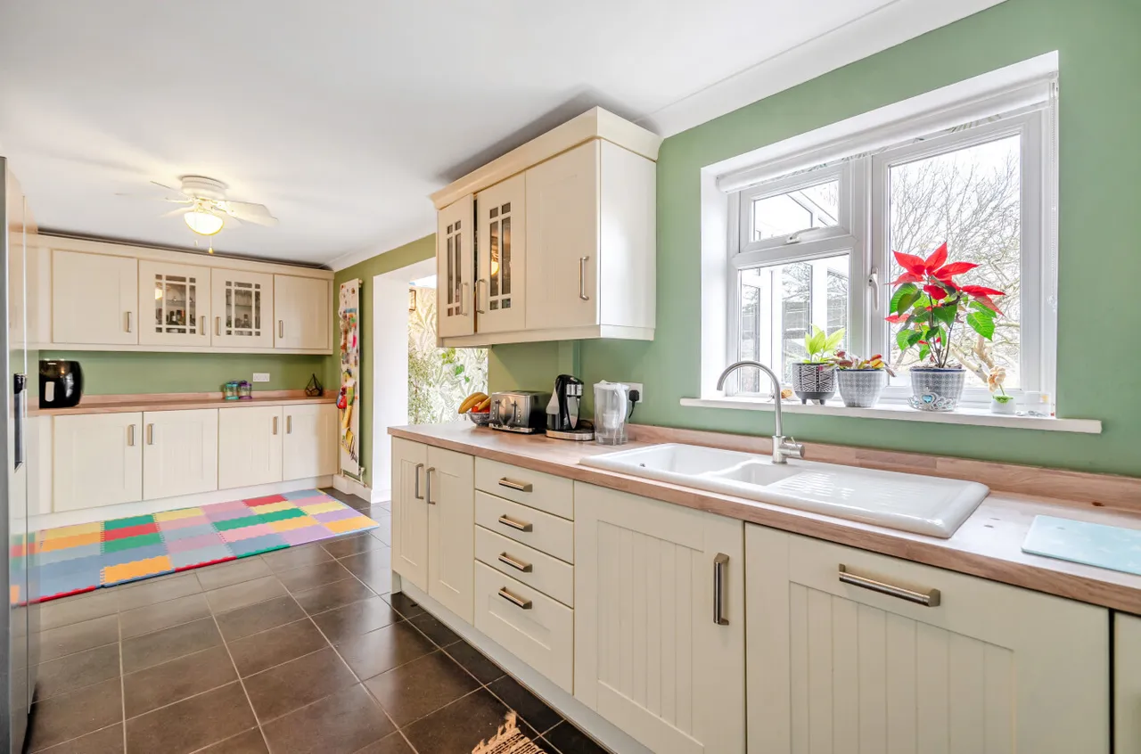 Broadley Green, Windlesham, Surrey, GU20 6AL, photo 3