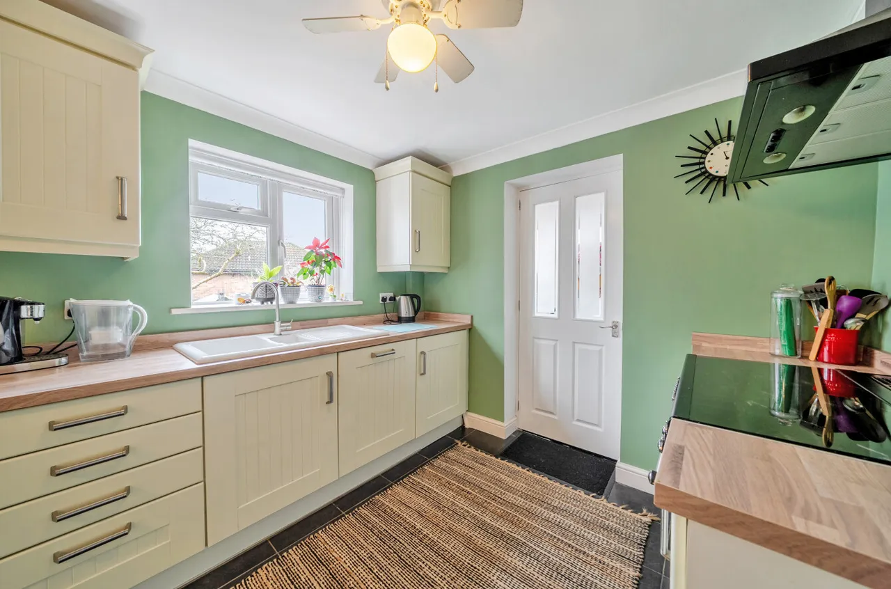 Broadley Green, Windlesham, Surrey, GU20 6AL, photo 16