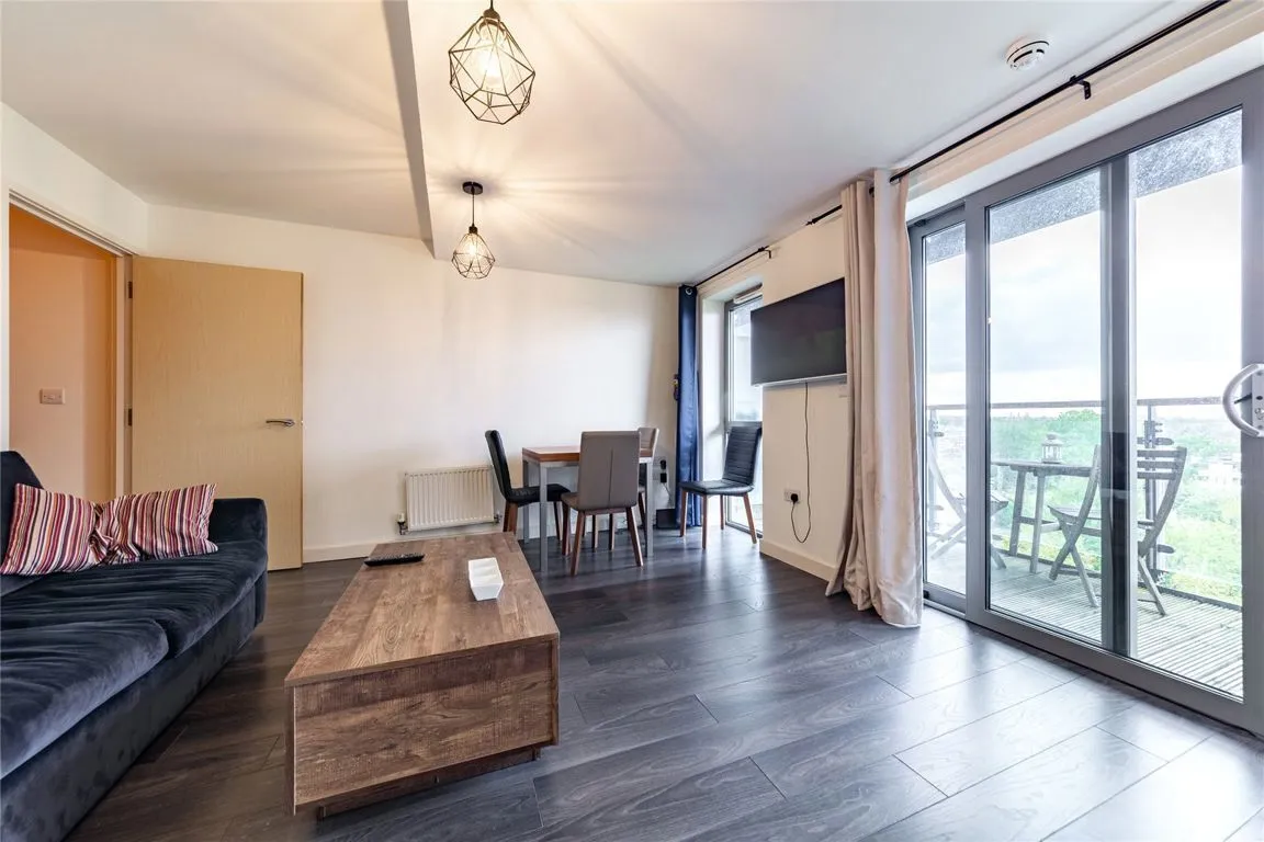 1 bed flat to rent — Streatham Place, Streatham