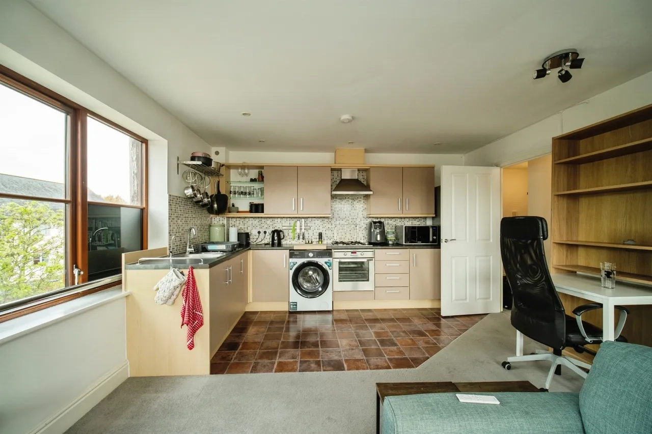 Northbrook Crescent, Basingstoke, photo 3