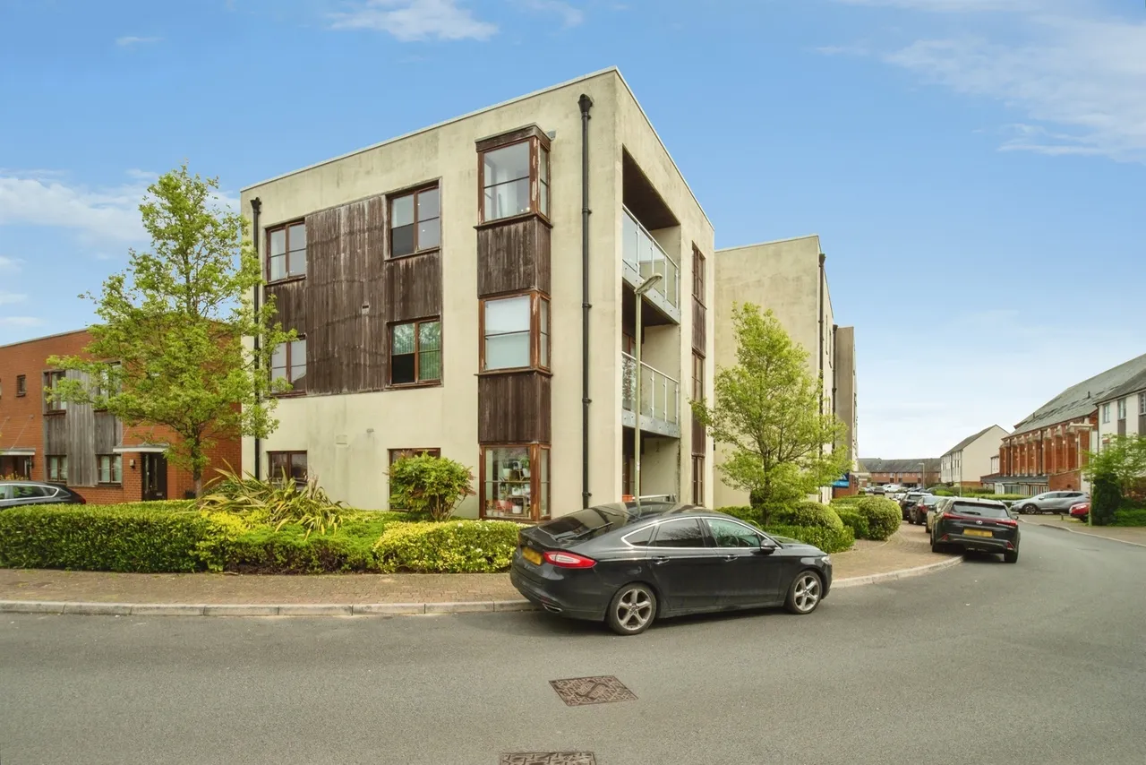 2 bed flat for sale — Northbrook Crescent, Basingstoke
