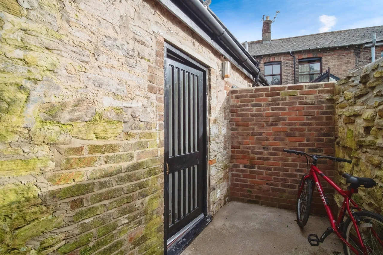 High Street, Fordington, DT1, photo 10