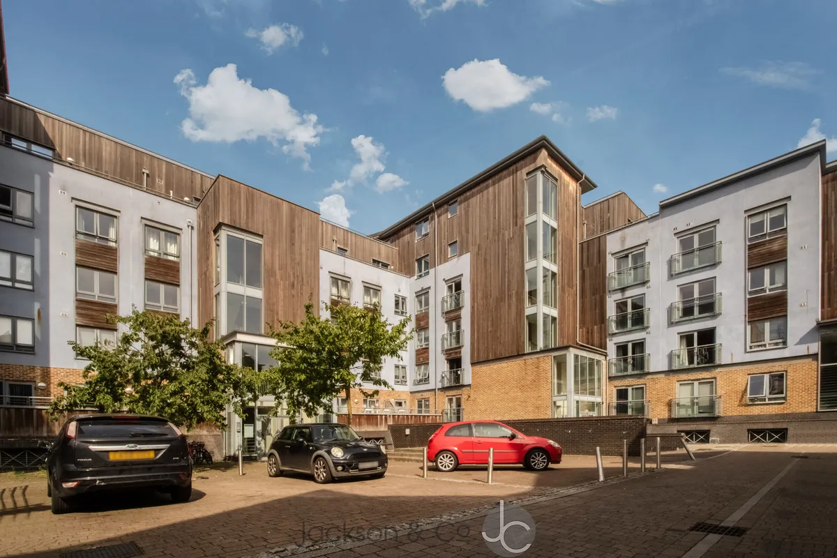 1 bed flat to rent — Quayside Drive, Colchester, Essex, CO2 8GQ