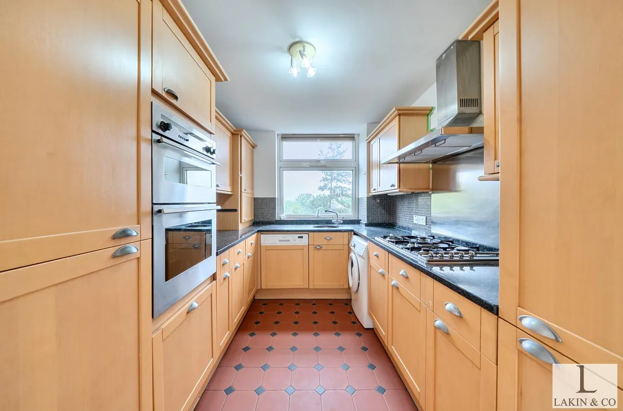 Oxford Road, Denham, UB9 4AA, photo 5