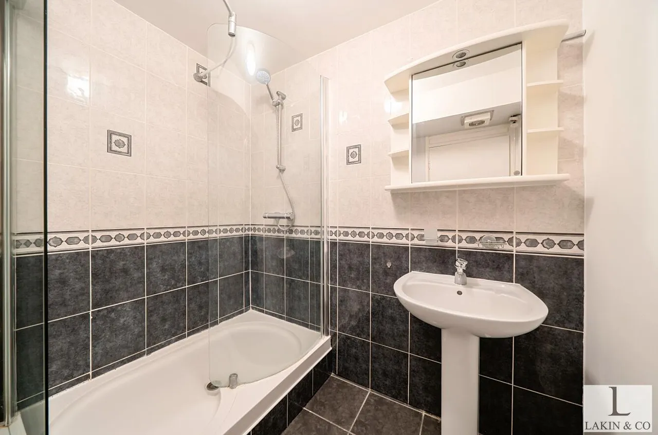Oxford Road, Denham, UB9 4AA, photo 11