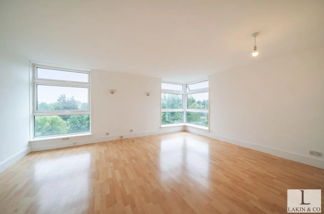 Oxford Road, Denham, UB9 4AA, photo 2