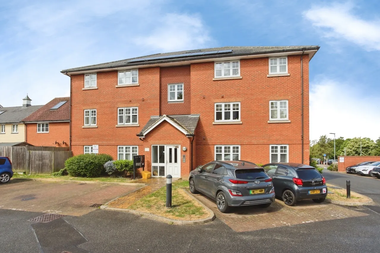 2 bed flat for sale, Dame Kelly Holmes Way, Tonbridge, TN9