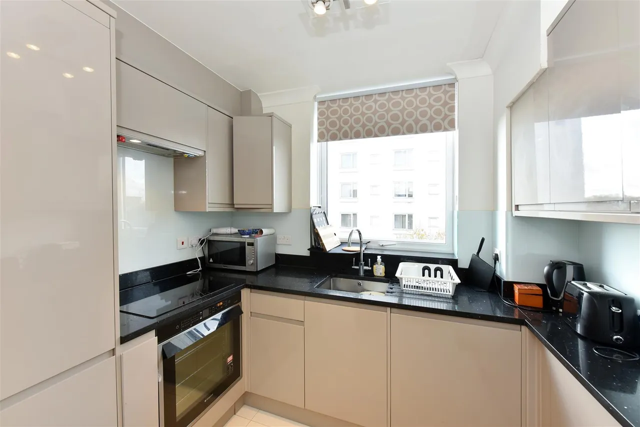 Stunning Views Over The Park, Hyde Park Towers, W2, photo 8