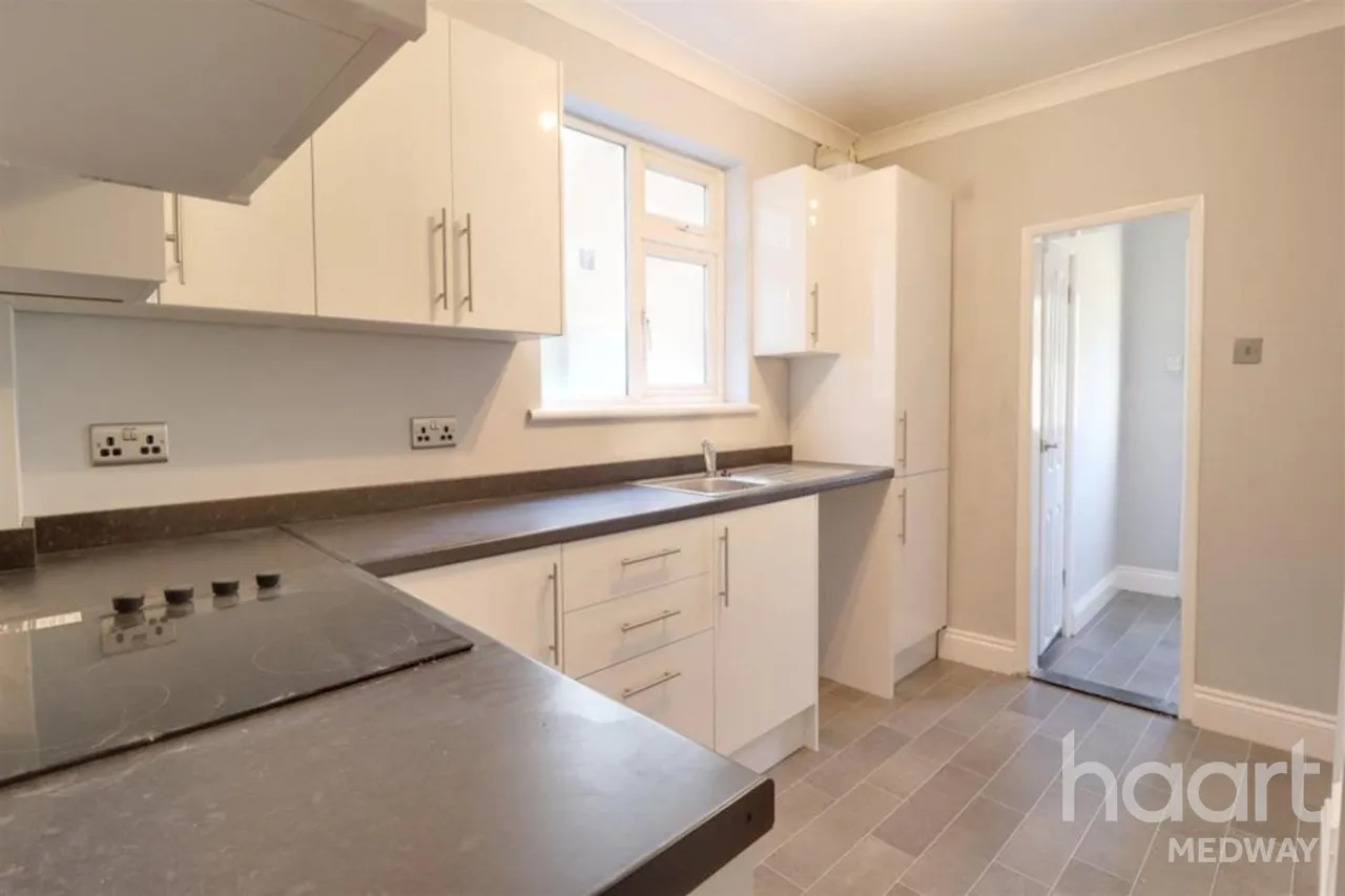 3 bed house to rent, Balfour Road, Chatham, ME4
