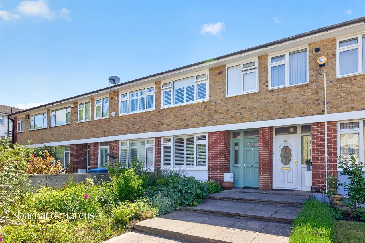 3 bed house for sale — Melford Road, London
