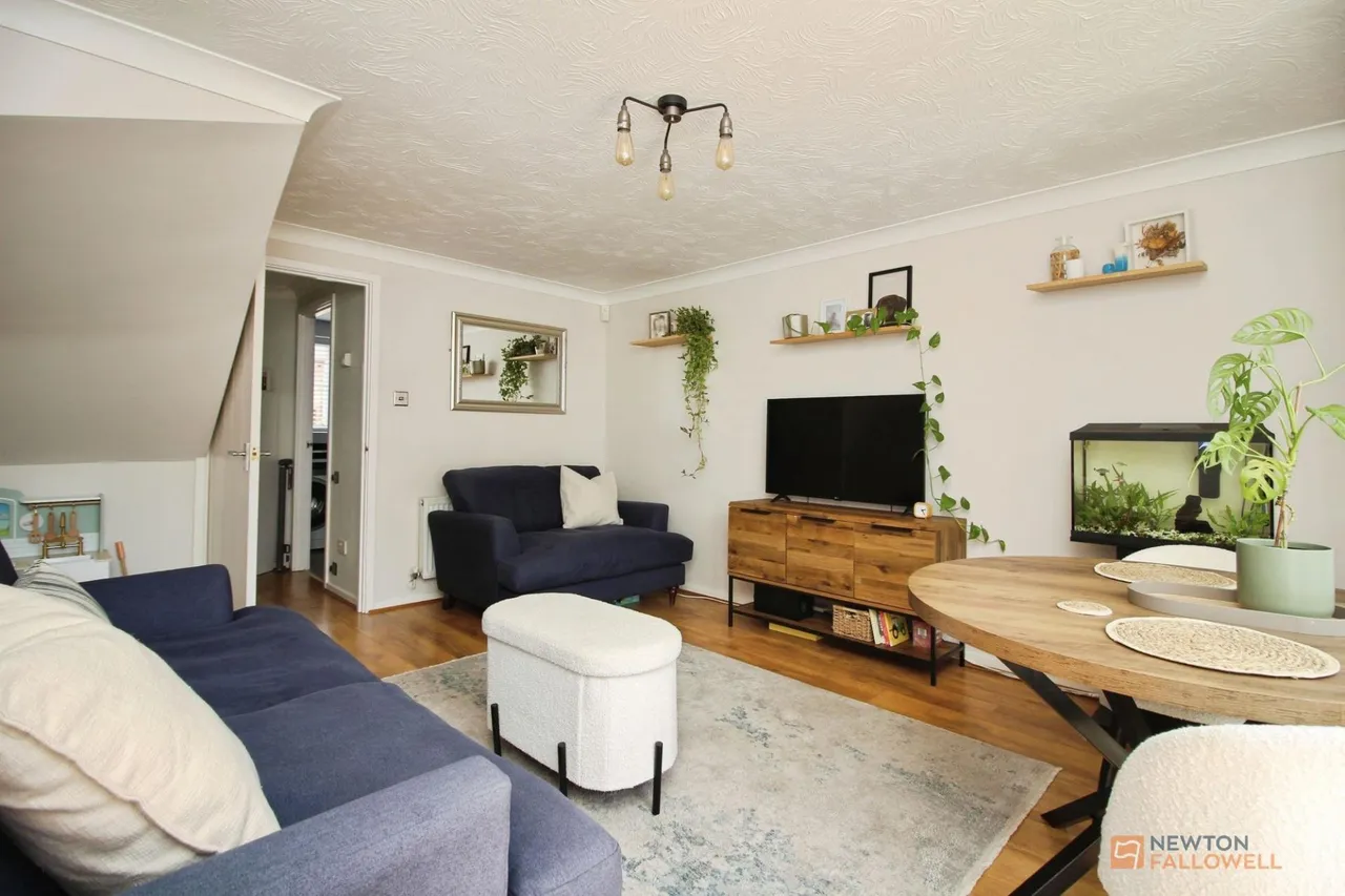 Pretoria Close, Thurcaston Park, LE4, photo 3
