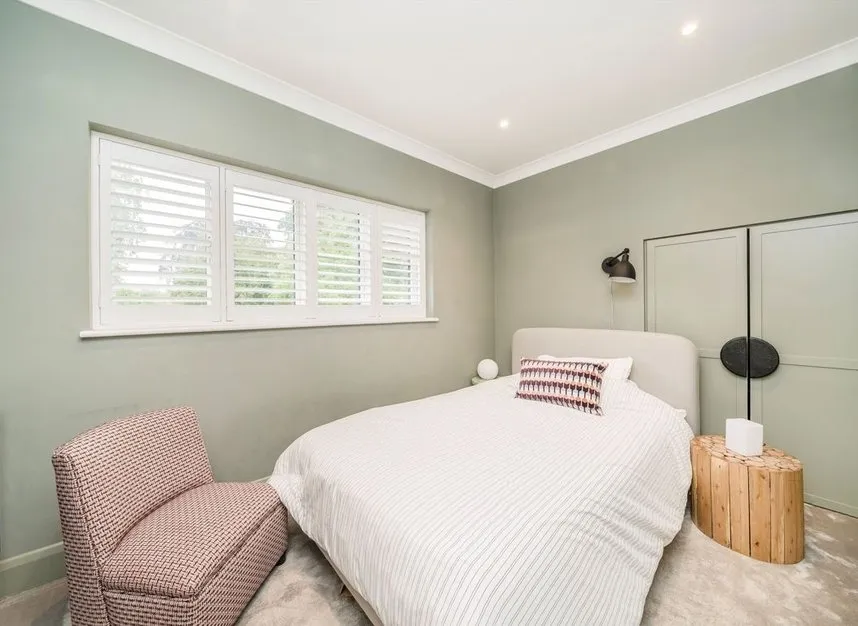 Portsmouth Road, Thames Ditton, KT7, photo 9