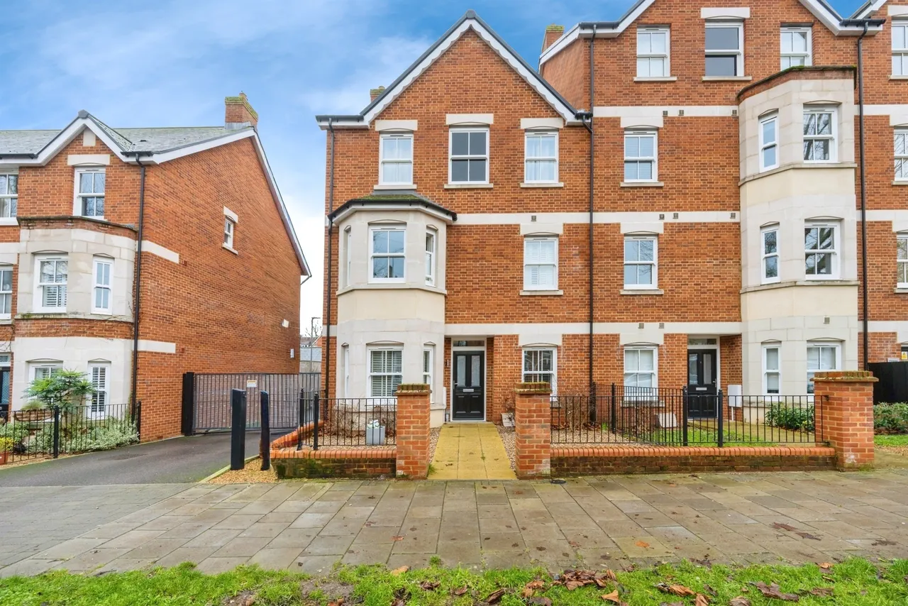 Warwick Avenue, Bedford, photo 11
