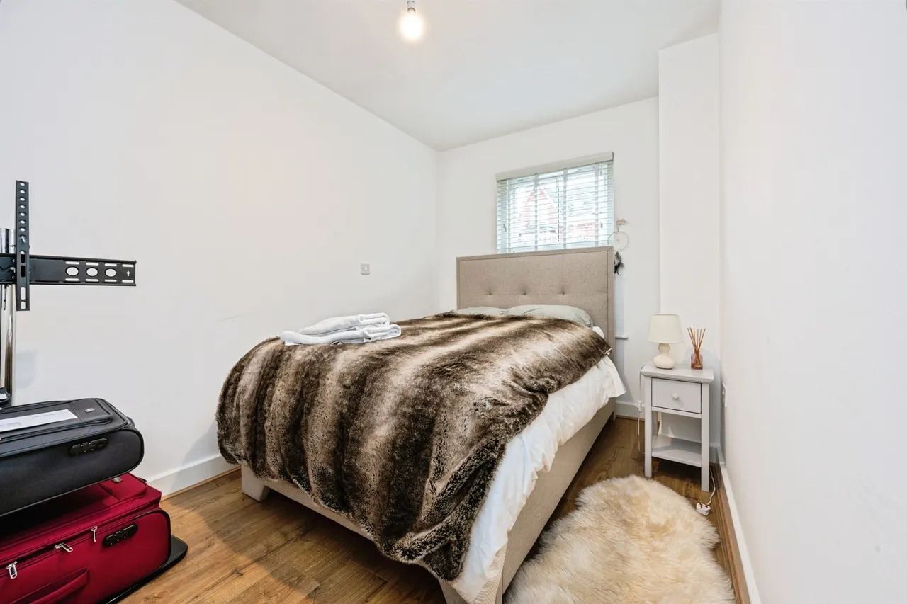 Warwick Avenue, Bedford, photo 8