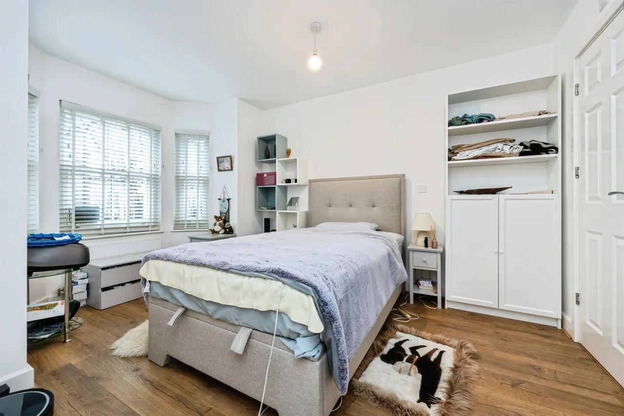 Warwick Avenue, Bedford, photo 5