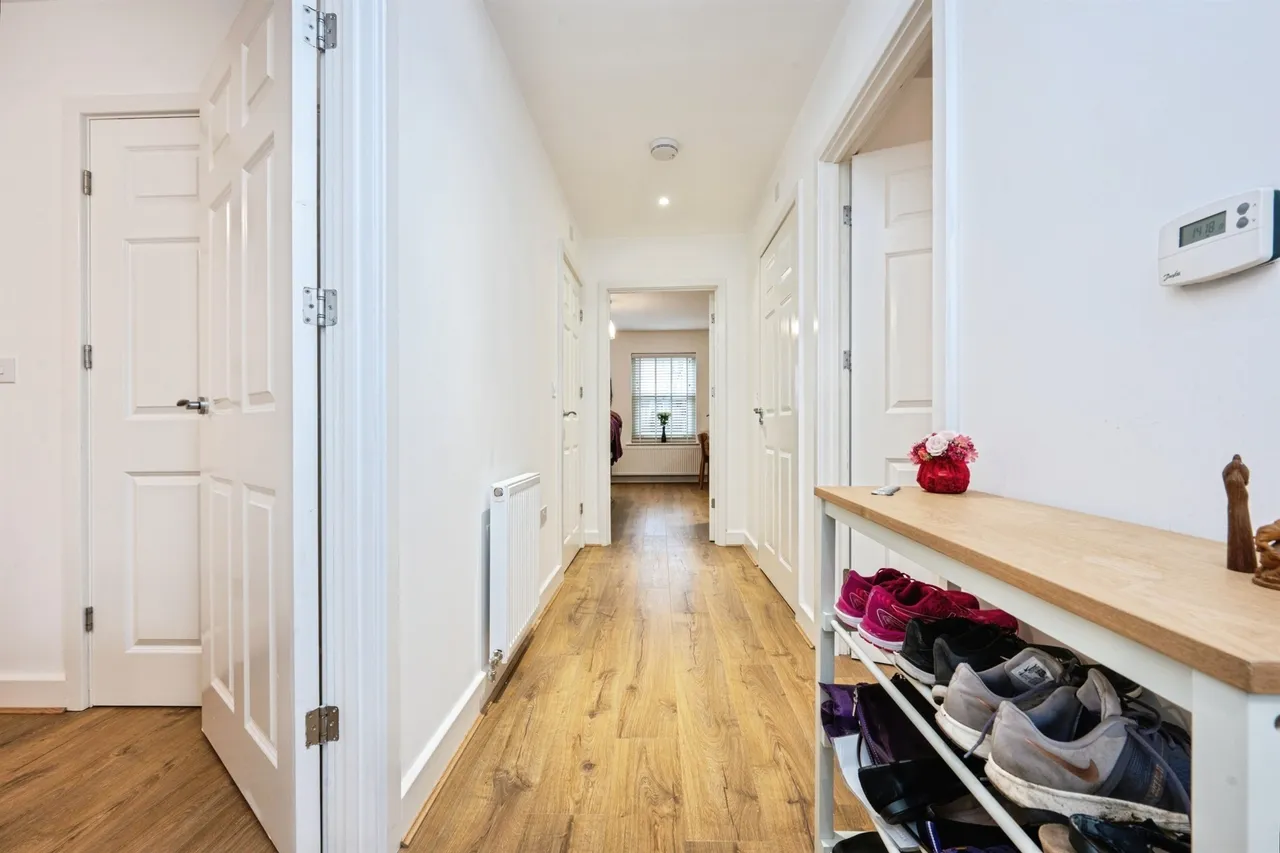 Warwick Avenue, Bedford, photo 10