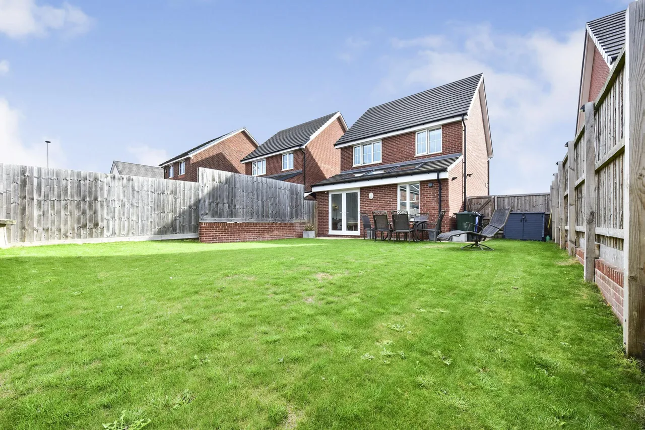 Woodlark Walk, Goldthorpe, S63, photo 12