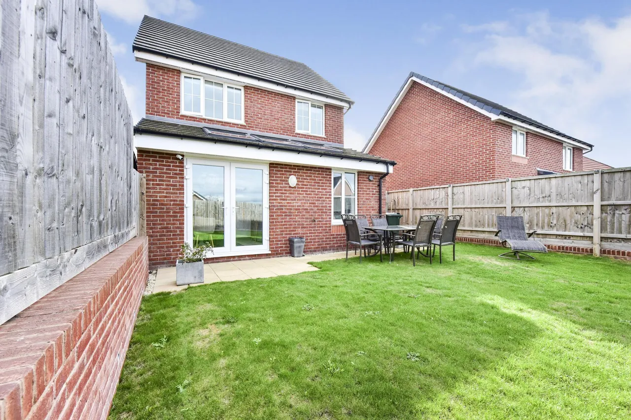 Woodlark Walk, Goldthorpe, S63, photo 26