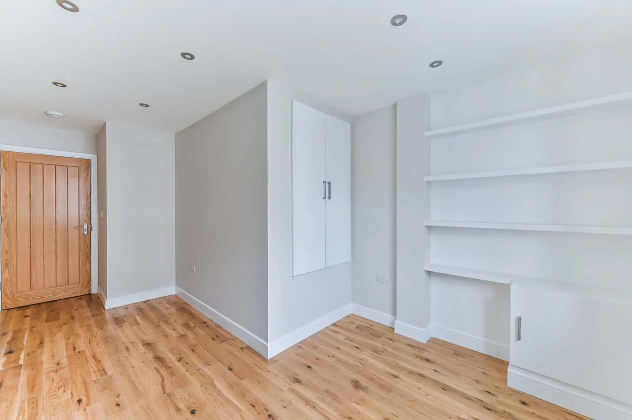 Flat A, 7 Tooting High Street, London, photo 12