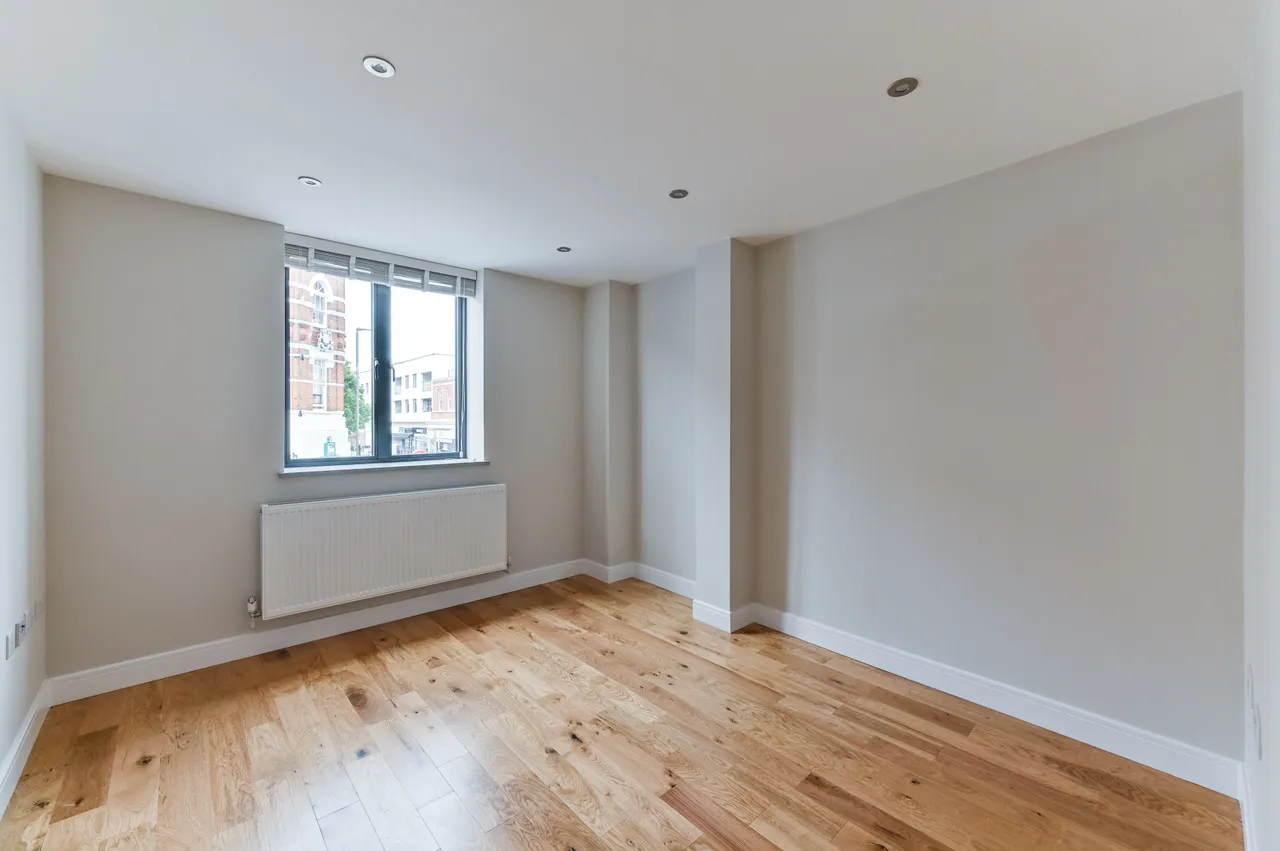 Flat A, 7 Tooting High Street, London, photo 8