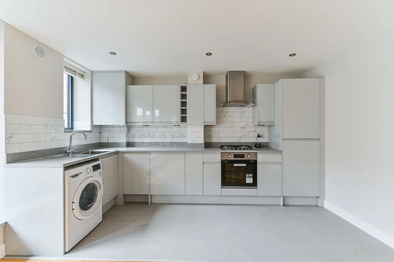 Flat A, 7 Tooting High Street, London, photo 4