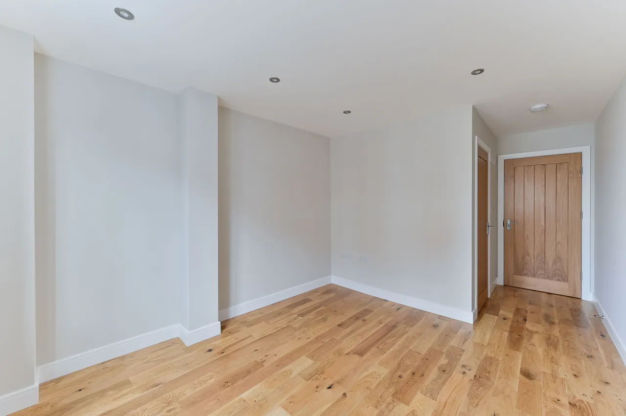 Flat A, 7 Tooting High Street, London, photo 9