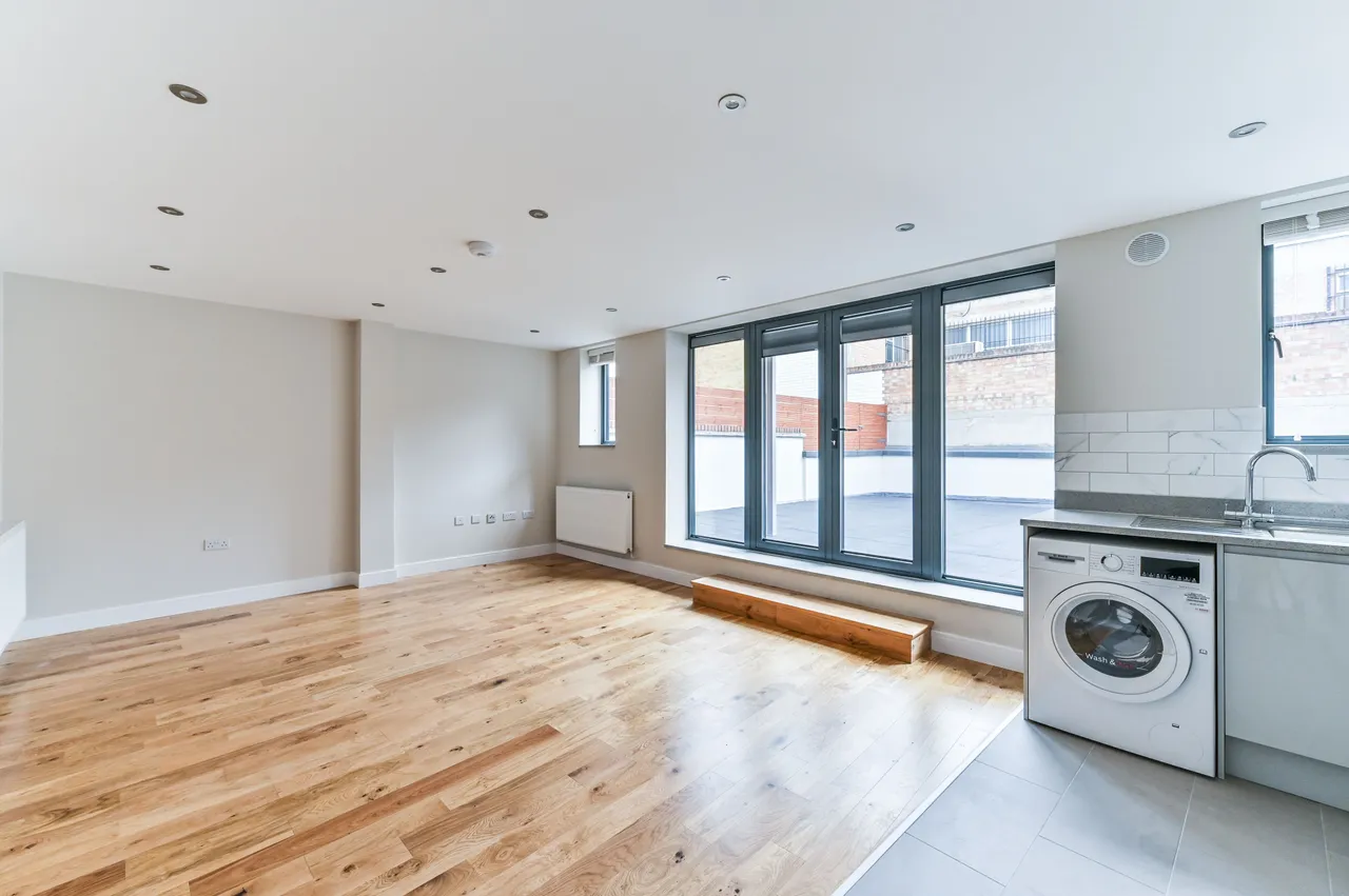 Flat A, 7 Tooting High Street, London, photo 5