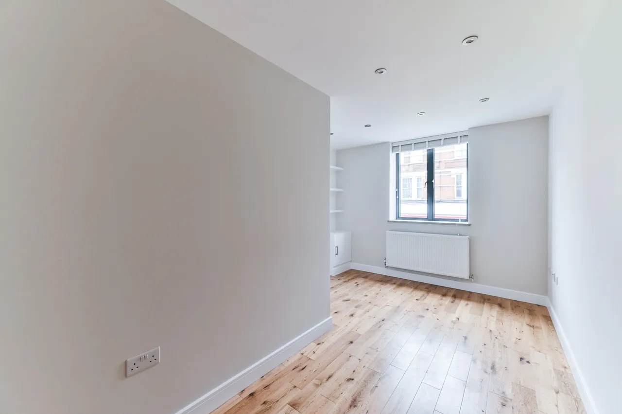 Flat A, 7 Tooting High Street, London, photo 11