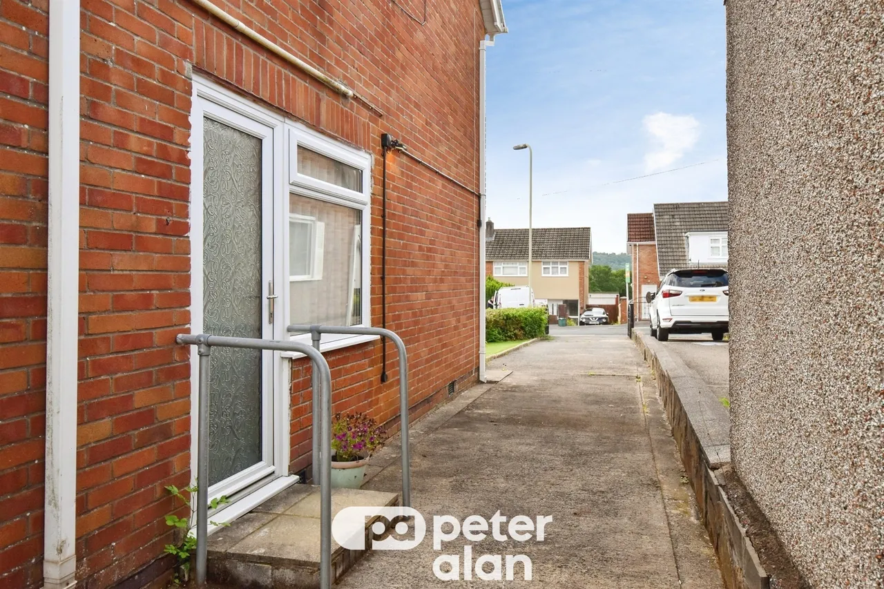 Derwent Drive, Aberdare, CF44, photo 25