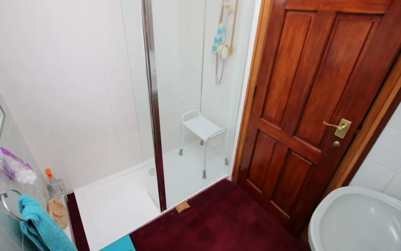 Birks Avenue Millhouse Green, photo 8