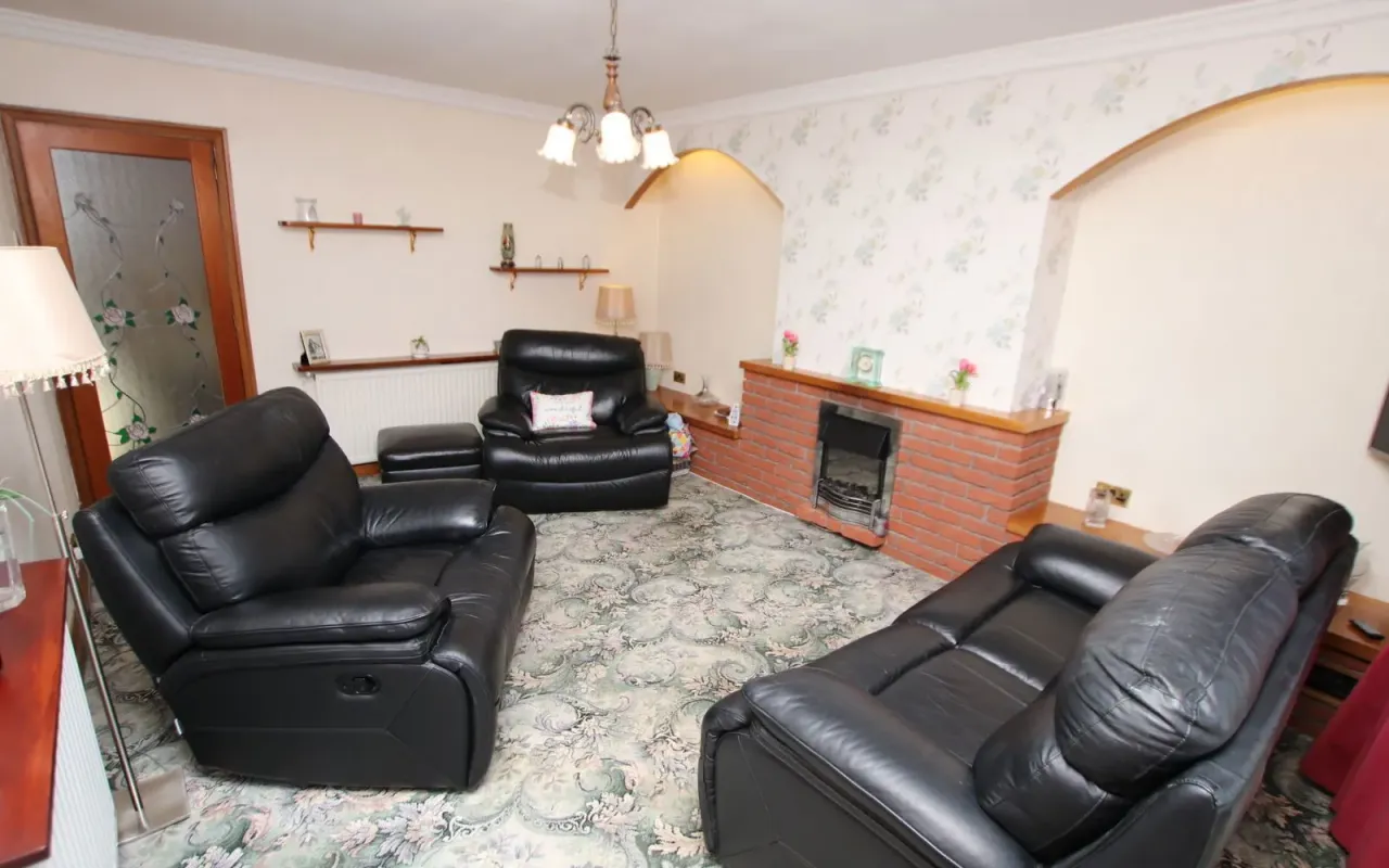 Birks Avenue Millhouse Green, photo 3