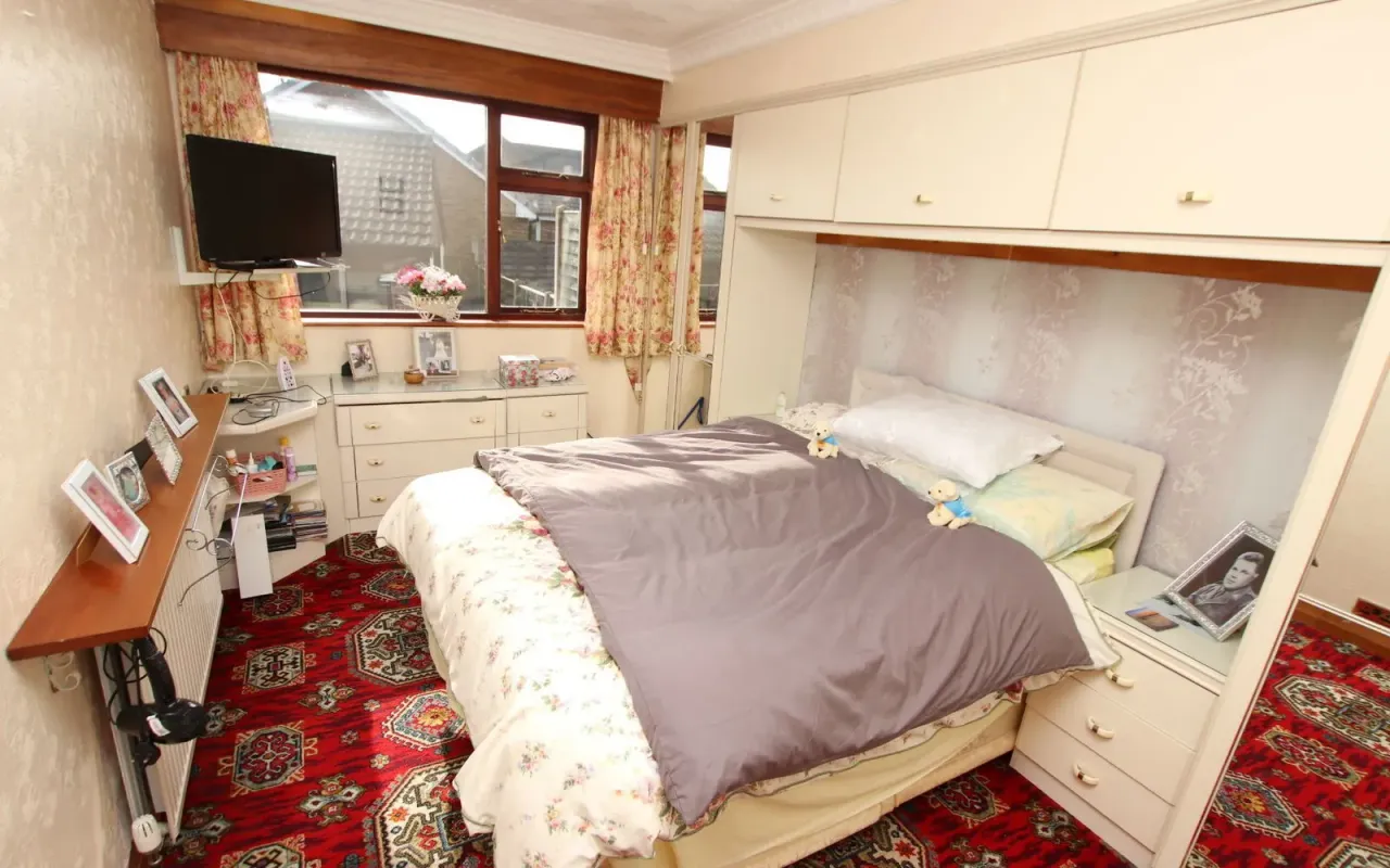 Birks Avenue Millhouse Green, photo 6