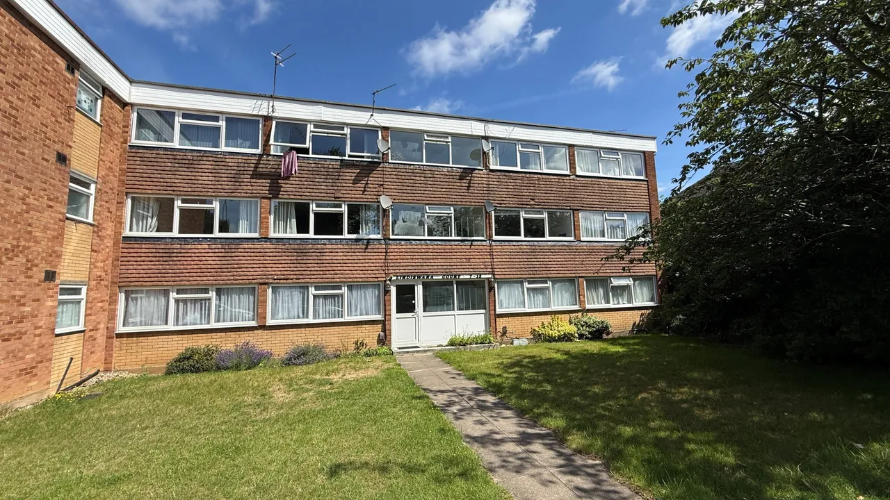 2 bed flat for sale — Lindiswara 8 Watford Road, Croxley Green, Rickmansworth, Rickmansworth, WD3 3DR
