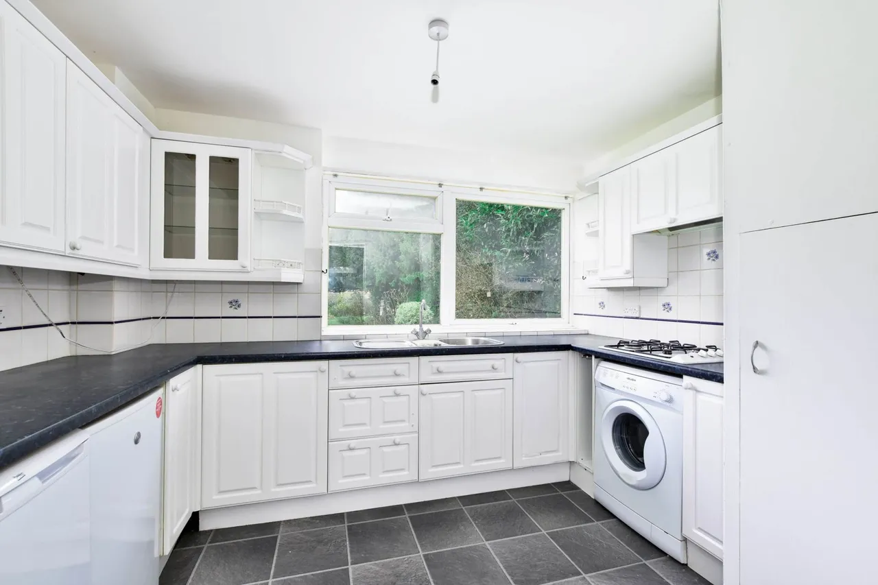 Lindiswara 8 Watford Road, Croxley Green, Rickmansworth, Rickmansworth, WD3 3DR, photo 2