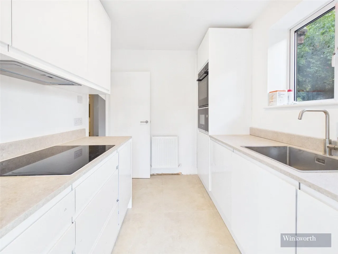 Verona Drive, Surbiton, United Kingdom, KT6, photo 6