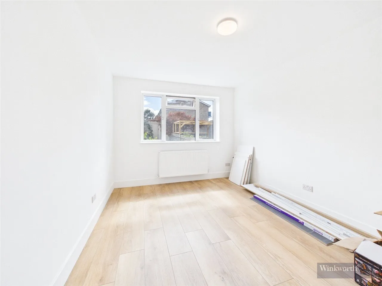 Verona Drive, Surbiton, United Kingdom, KT6, photo 3
