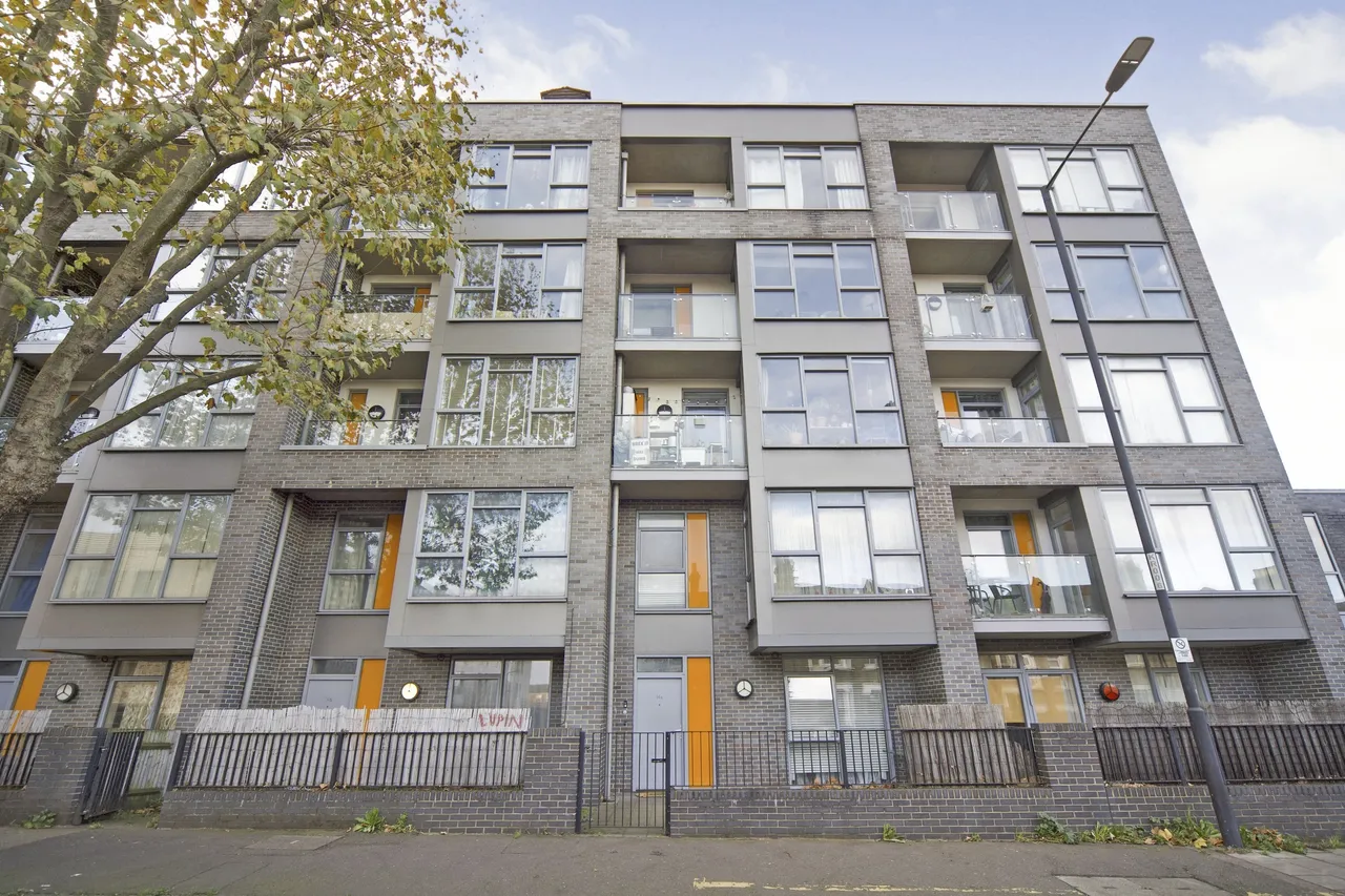 2 bed flat for sale — Ward Lane, London, E9